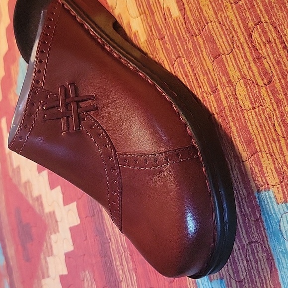 New Clark Wine Mules - Picture 2 of 9